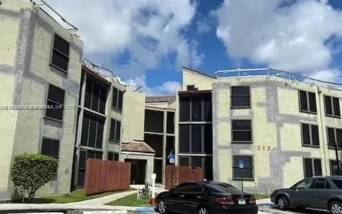 212 Lake Pointe Dr # 205, Oakland Park FL 33309