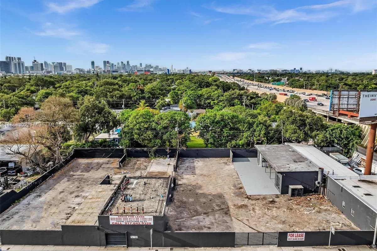 570 NW 54th St, Miami FL 33127