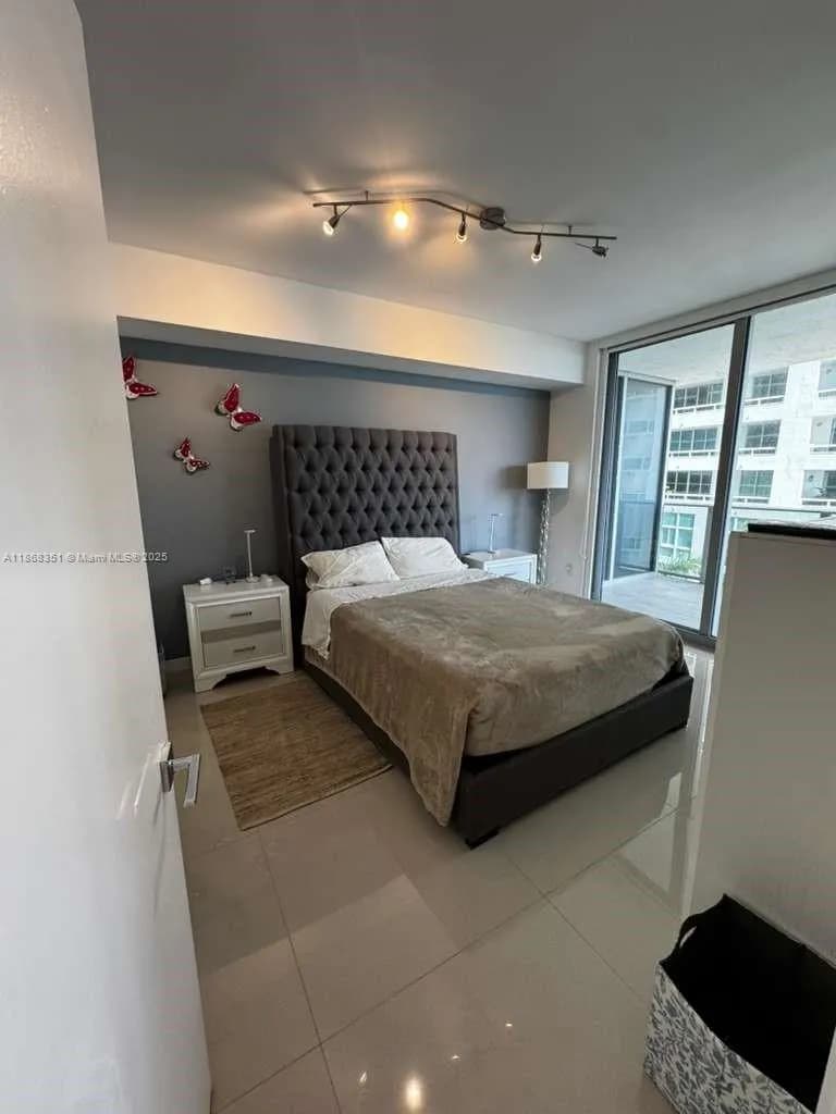 488 NE 18th St # 511, Miami FL 33132