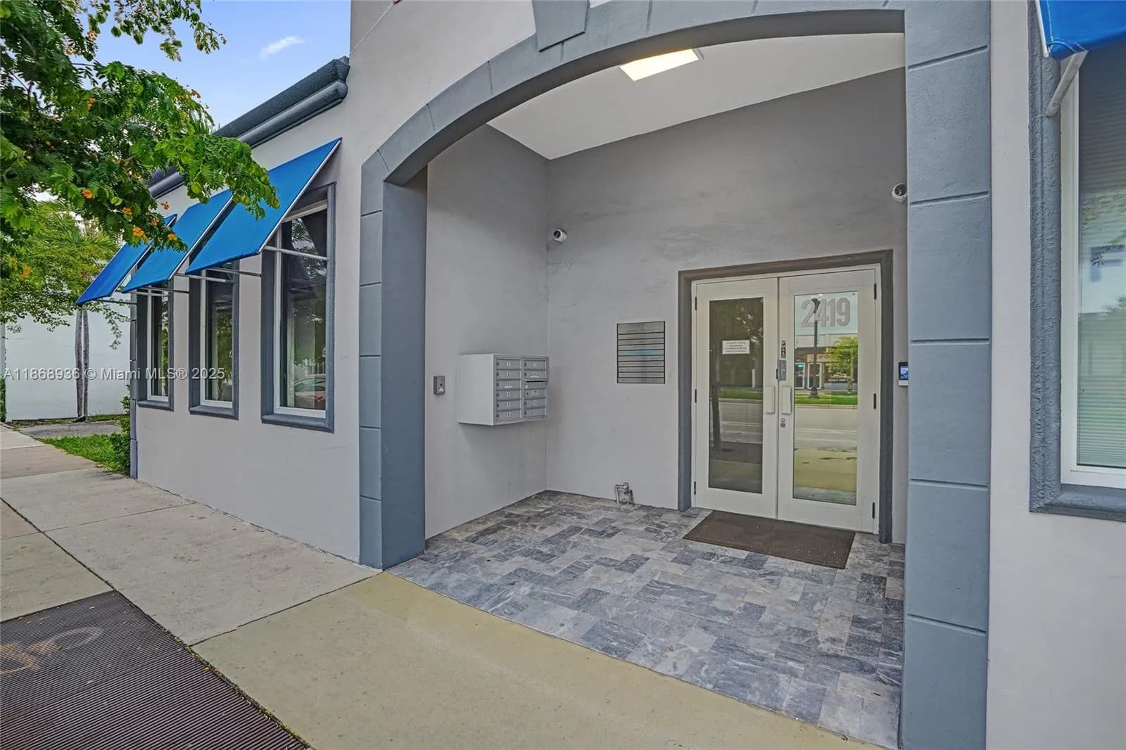 2419 Hollywood Blvd, Hollywood FL 33020