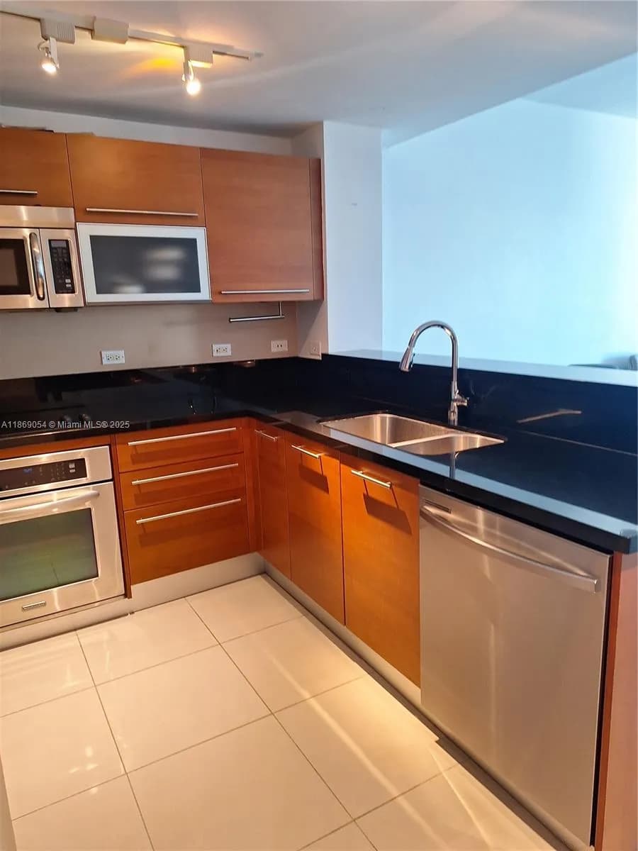 253 NE 2nd St # 2606, Miami FL 33132