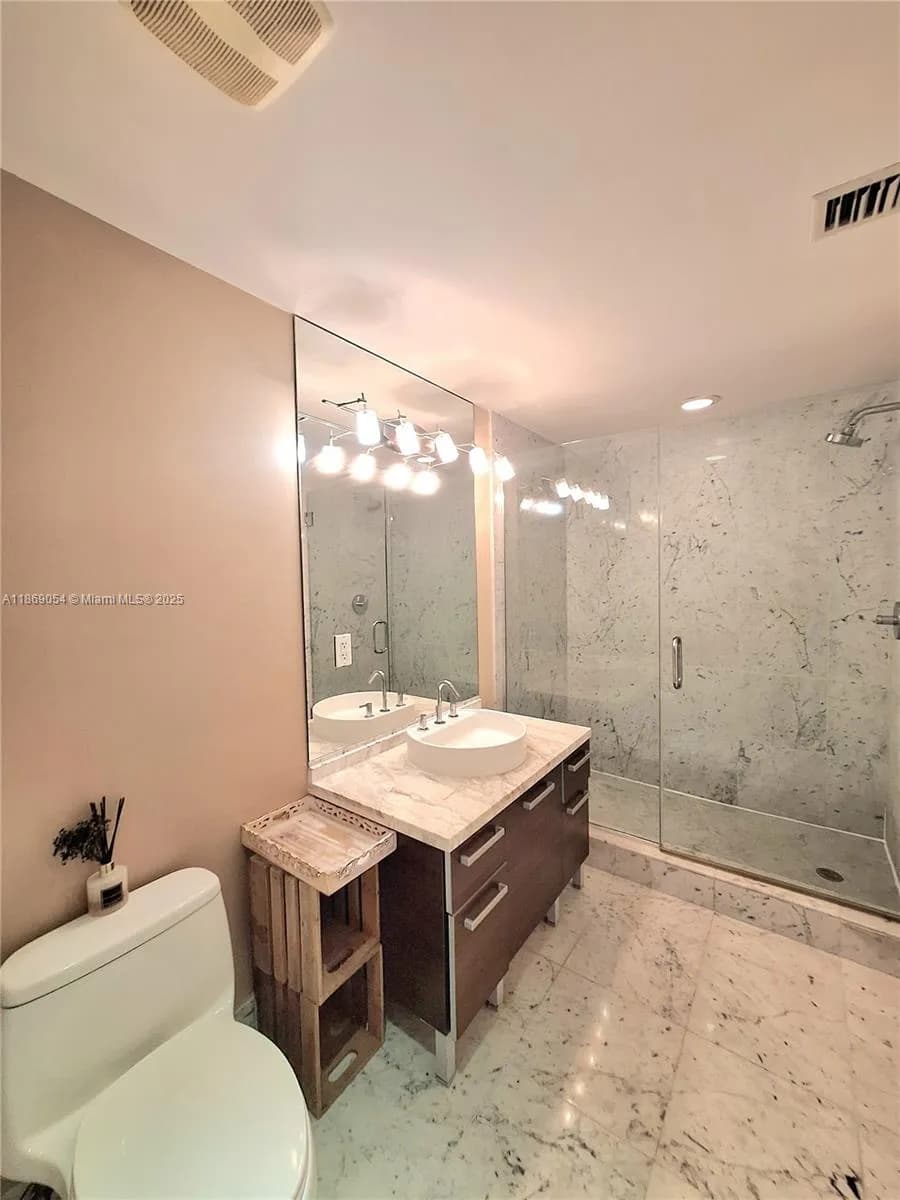 253 NE 2nd St # 2606, Miami FL 33132