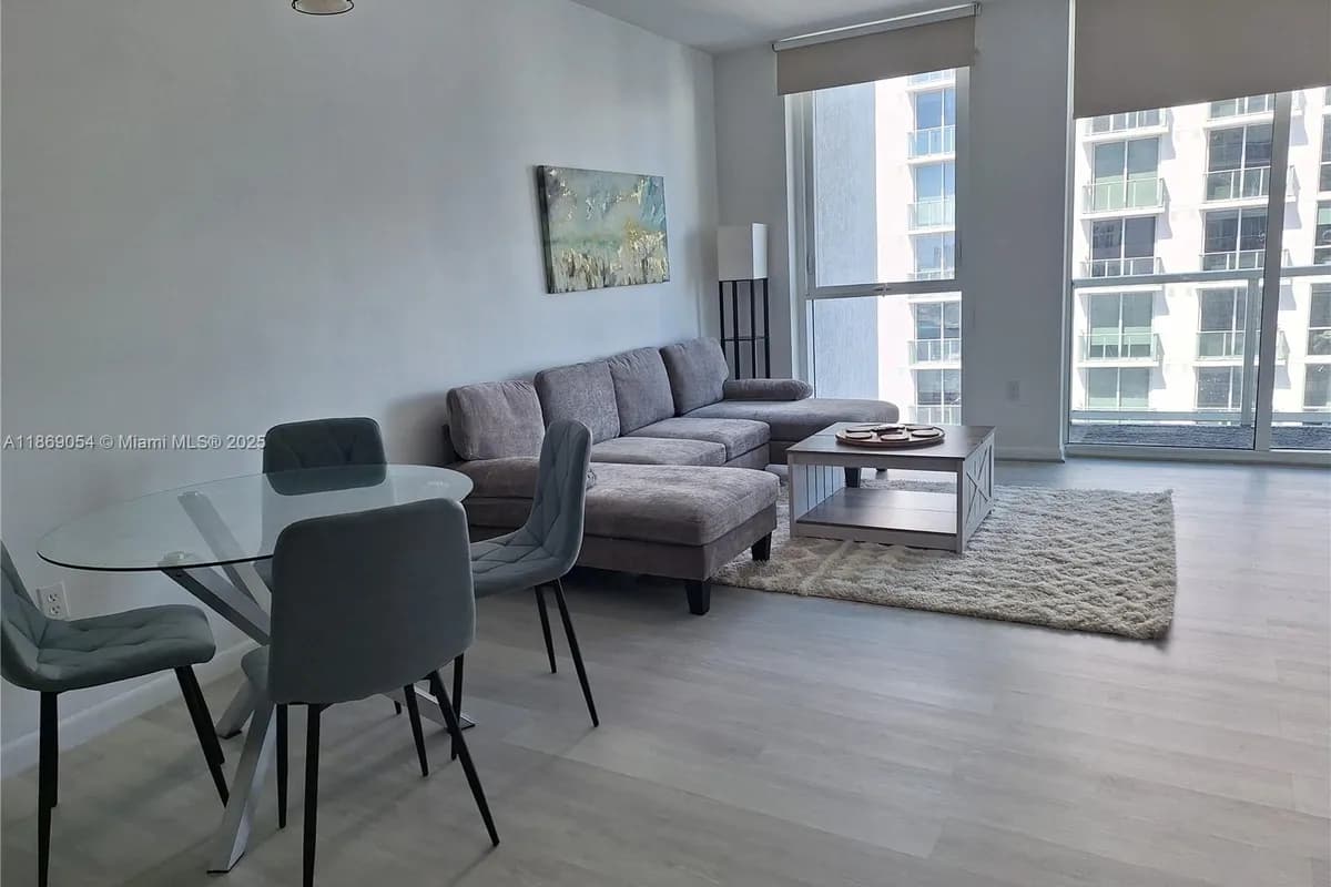 253 NE 2nd St # 2606, Miami FL 33132