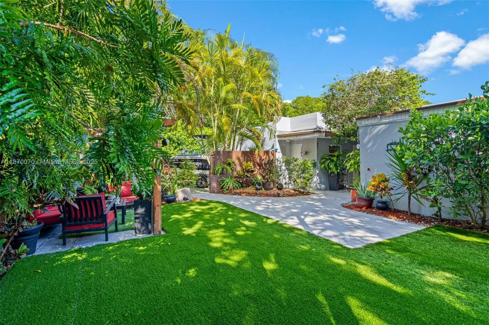 18805 W Lake Dr, Hialeah FL 33015