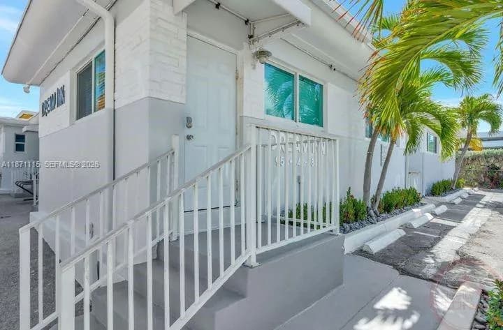 2710 N Ocean Dr, Hollywood FL 33019