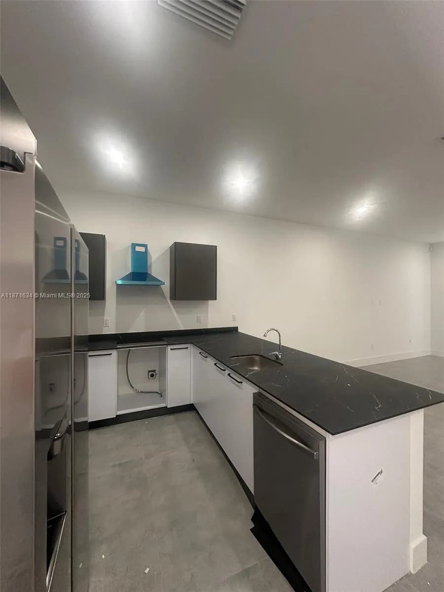 2423 NW 23rd Ln, Fort Lauderdale FL 33311