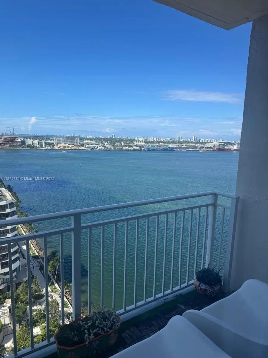770 Claughton Island Dr # 29, Miami FL 33131