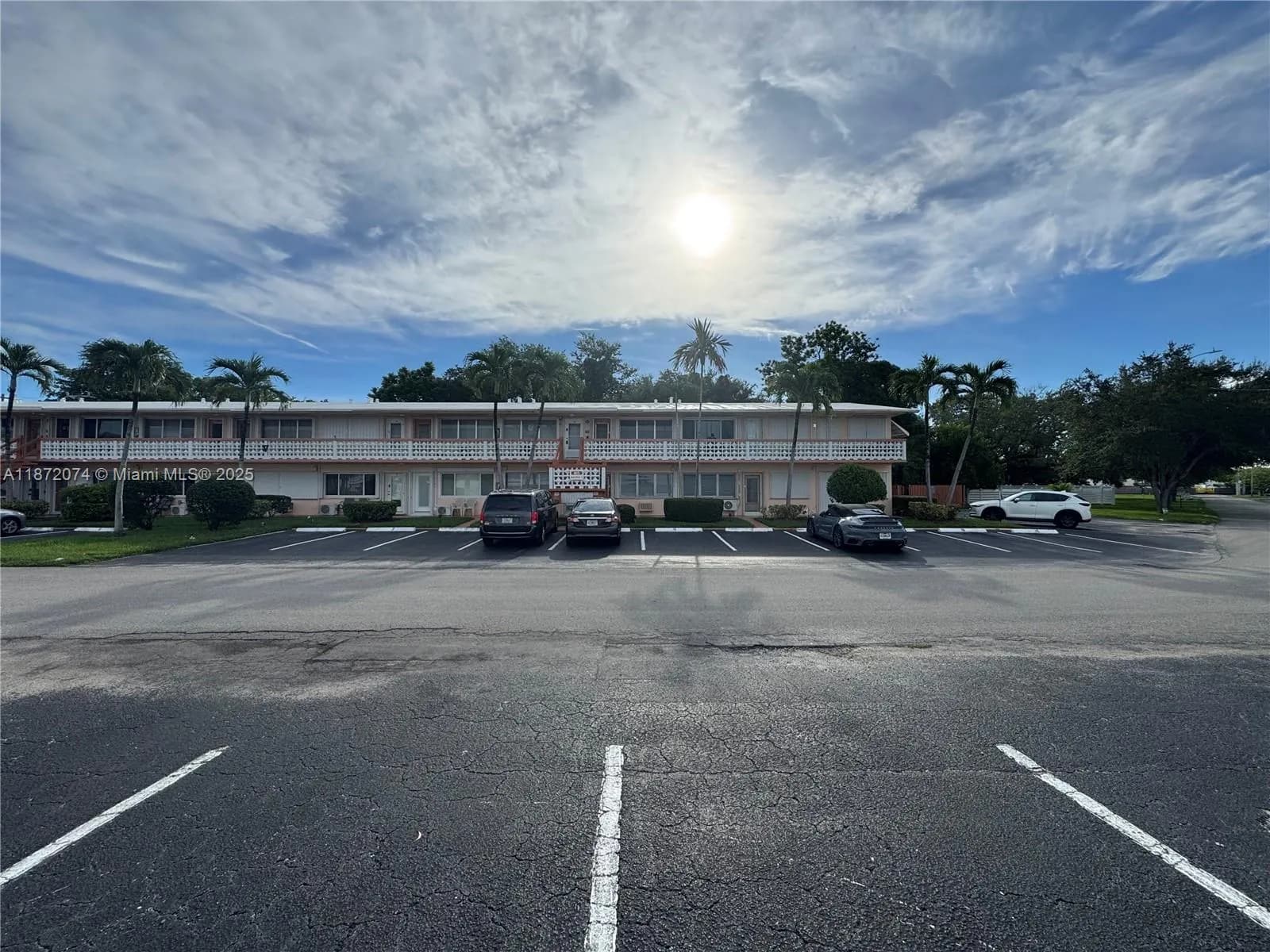 1 bedroom 1 bath for sale at 815 SW 10th Ter # 15V, Hallandale Beach FL 33009