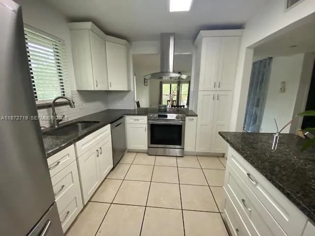 437 Lakeview Dr # 201, Weston FL 33326