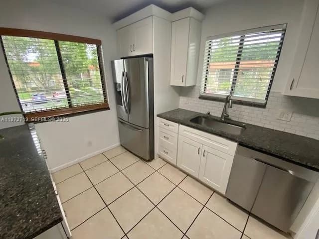 437 Lakeview Dr # 201, Weston FL 33326
