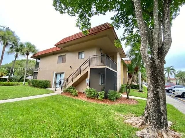 437 Lakeview Dr # 201, Weston FL 33326