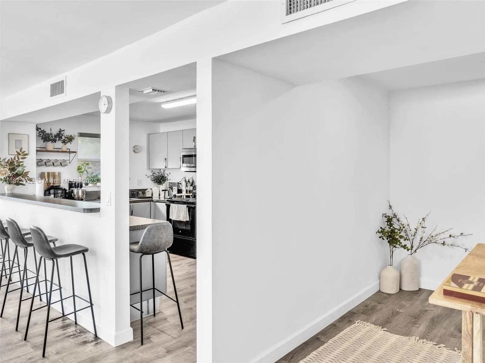 2780 NE 183rd St # 302, Aventura FL 33160