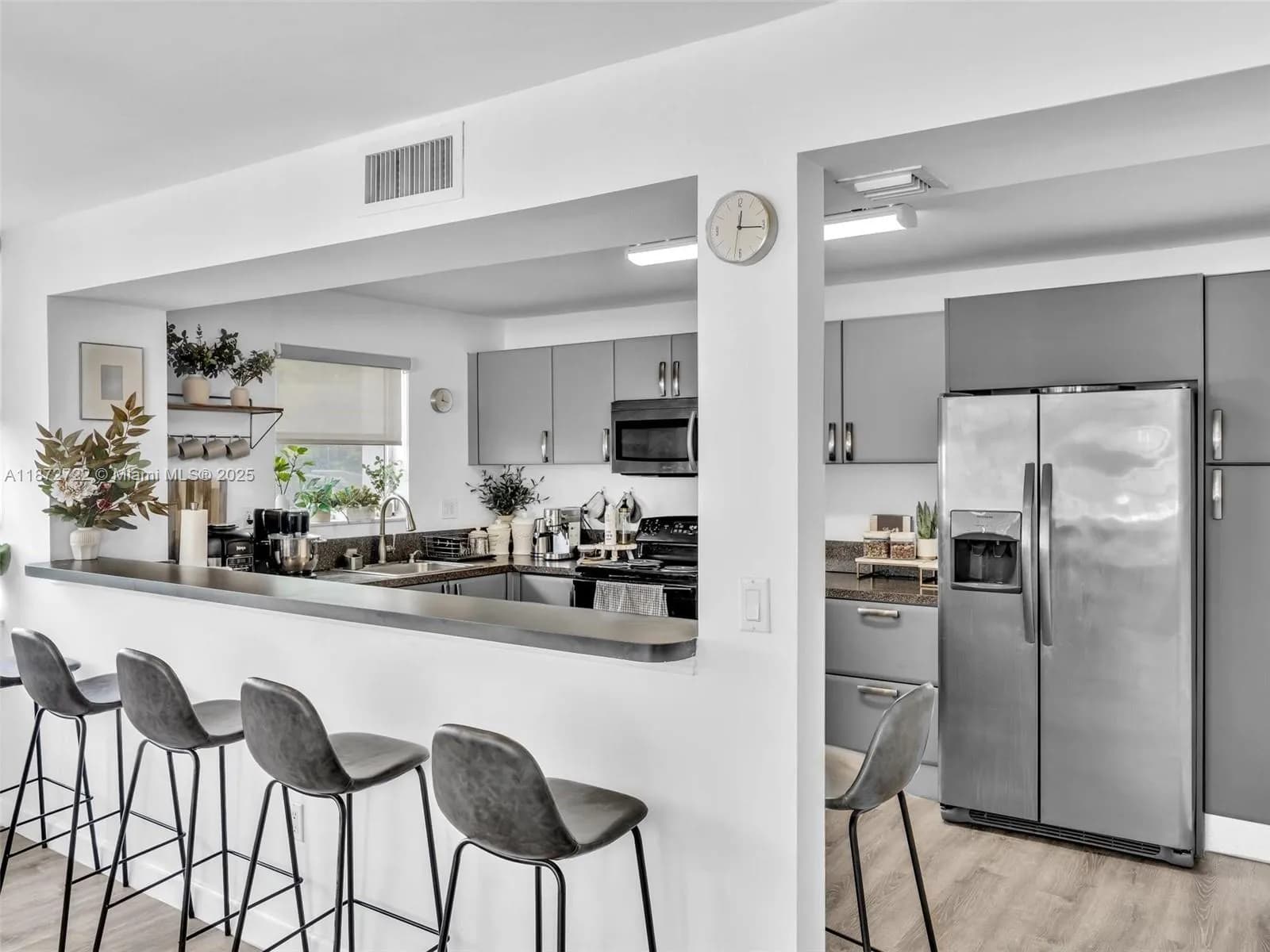 2780 NE 183rd St # 302, Aventura FL 33160