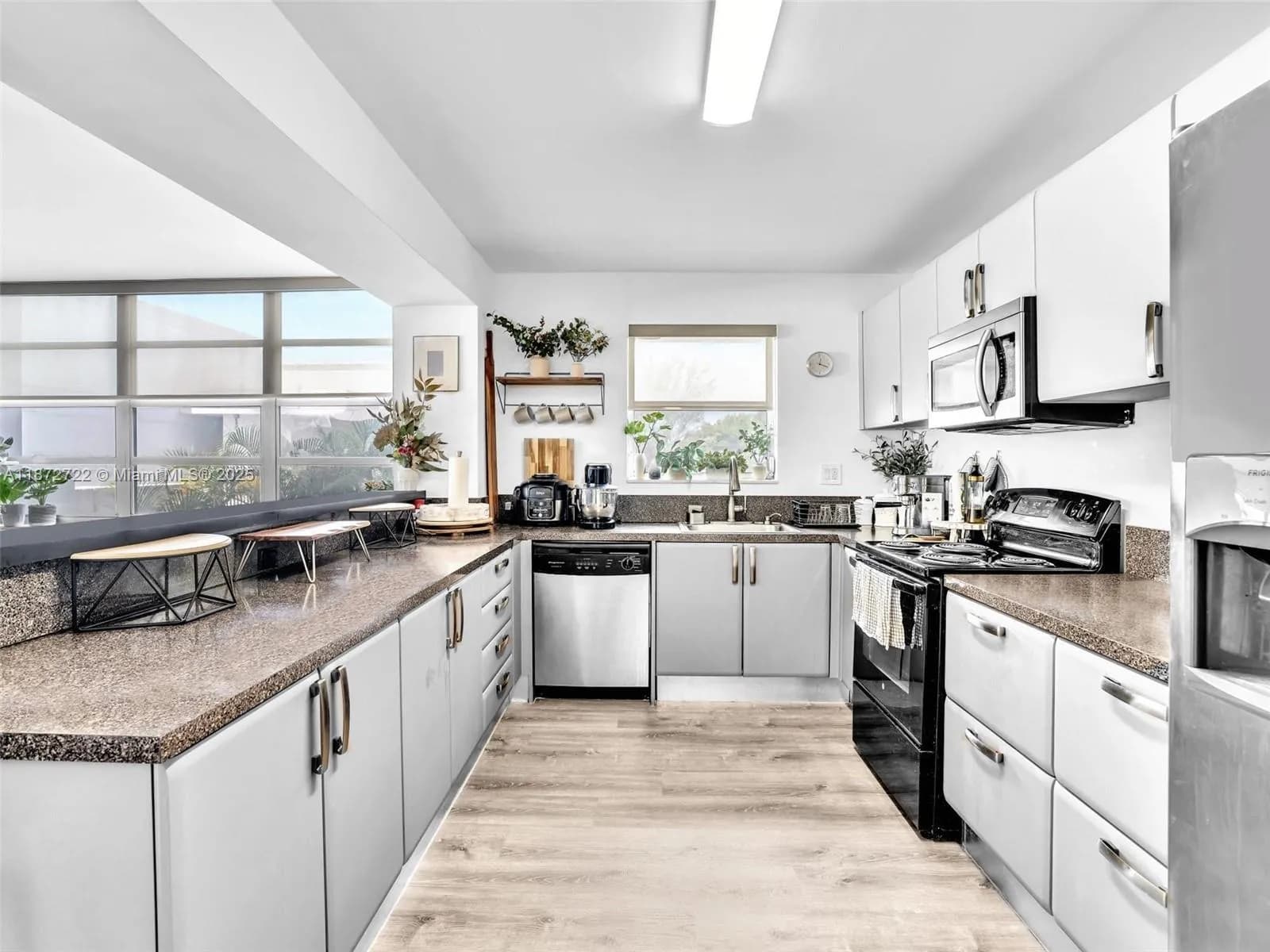 2780 NE 183rd St # 302, Aventura FL 33160