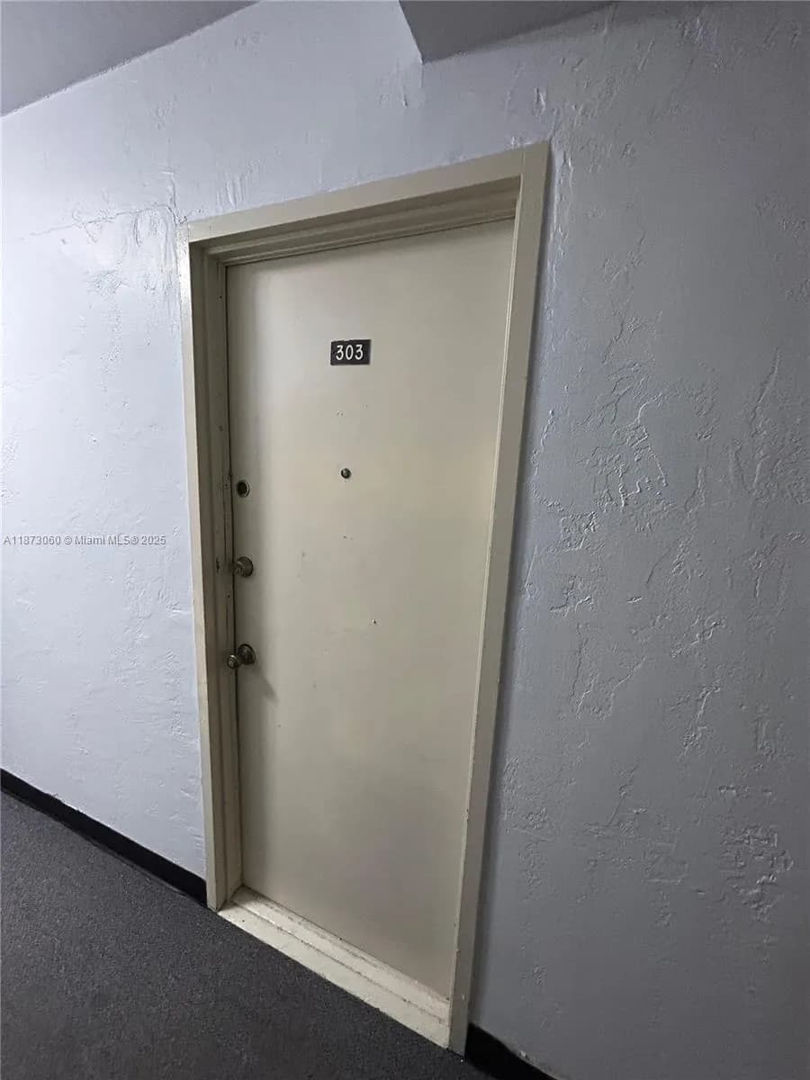 6484 Indian Creek Dr # 303, Miami Beach FL 33141