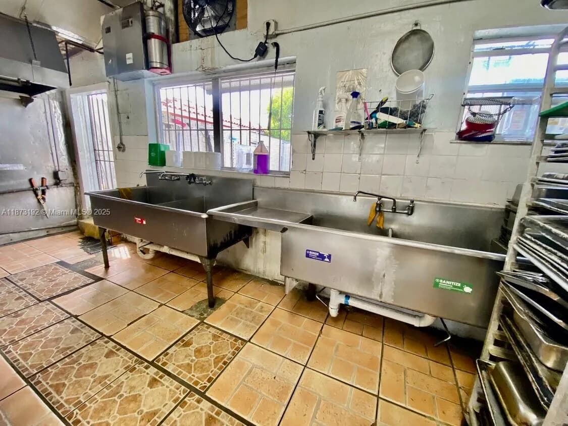 450 E 25th St, Hialeah FL 33013