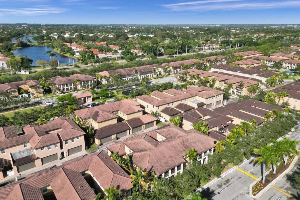 1404 SW 147th Ave, Pembroke Pines FL 33027