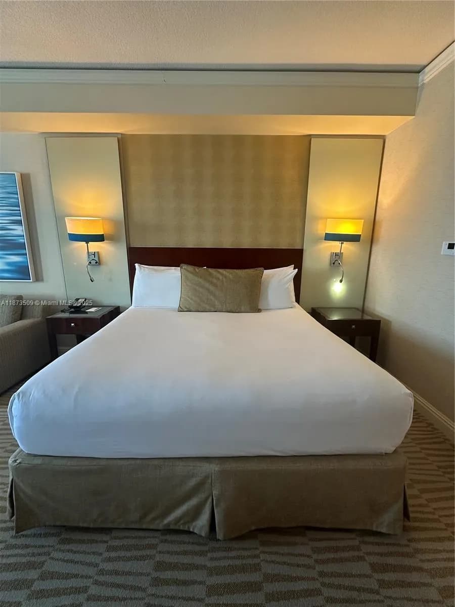 18001 Collins Ave # 907, Sunny Isles Beach FL 33160