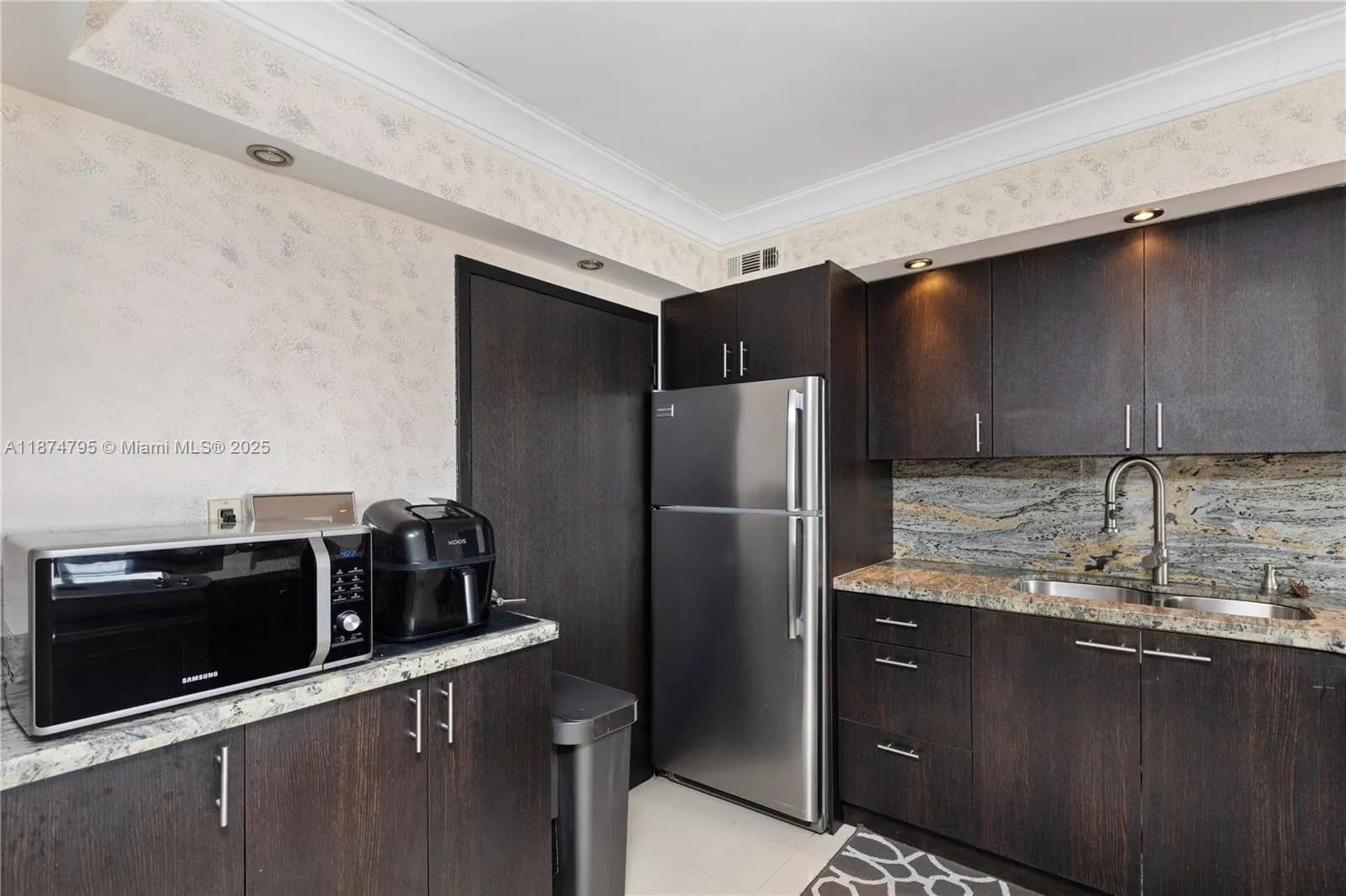 3180 S Ocean Dr # 1517, Hallandale Beach FL 33009