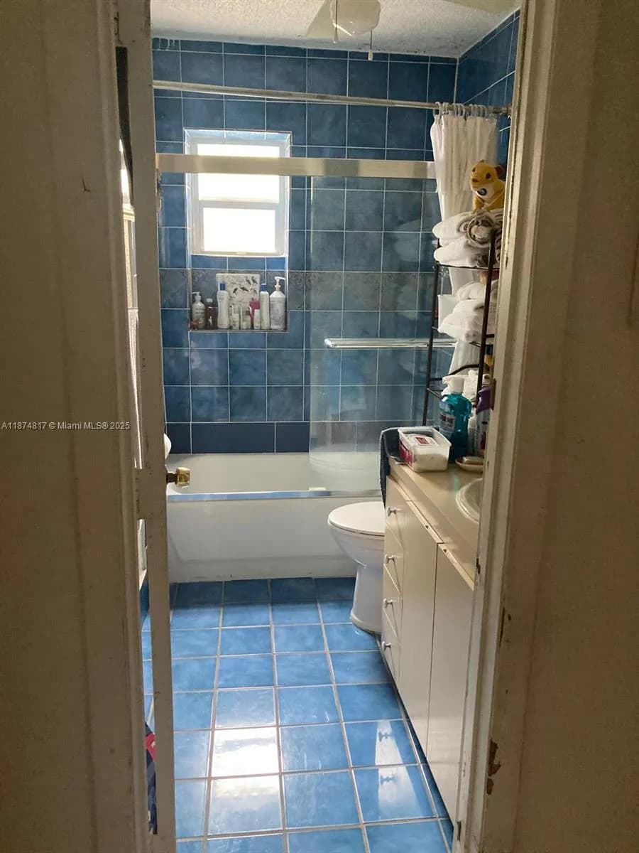 580 NW 136th St, North Miami FL 33168