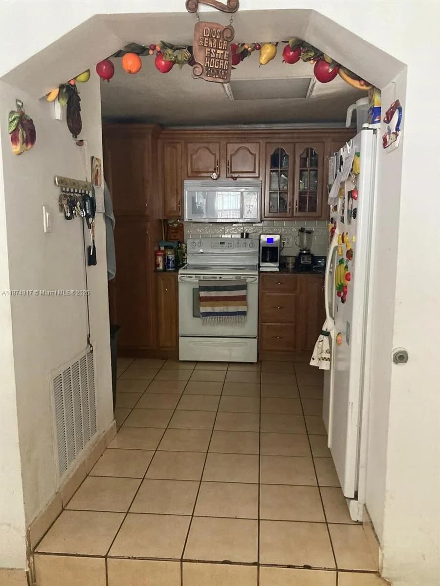 580 NW 136th St, North Miami FL 33168