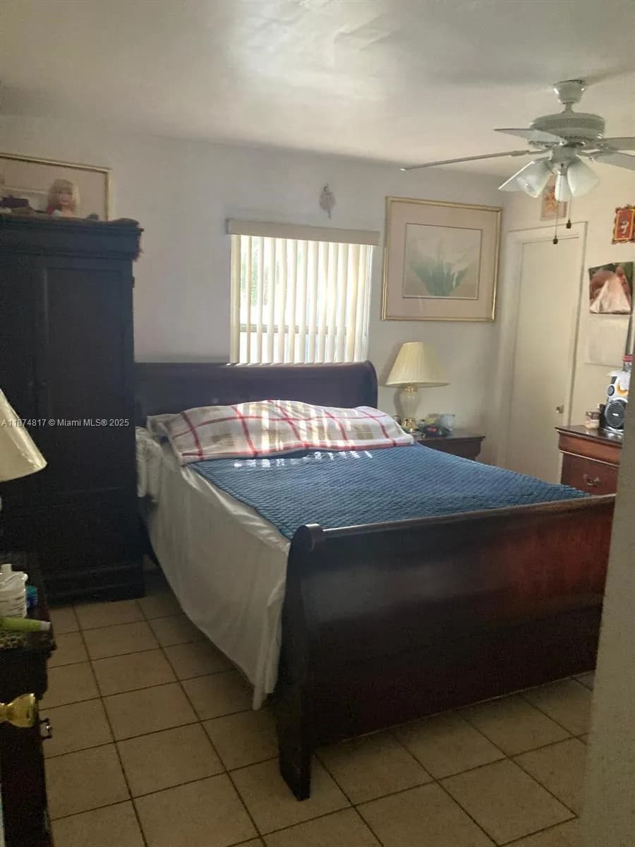 580 NW 136th St, North Miami FL 33168