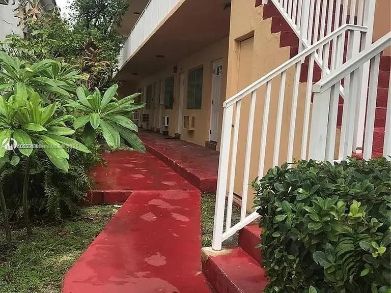 7720 Harding Ave # 4, Miami Beach FL 33141