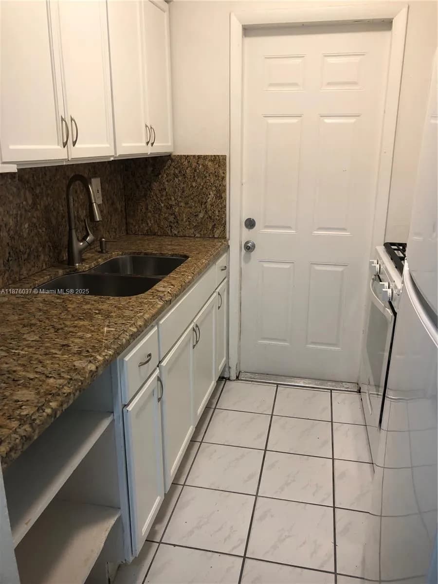 7720 Harding Ave # 4, Miami Beach FL 33141