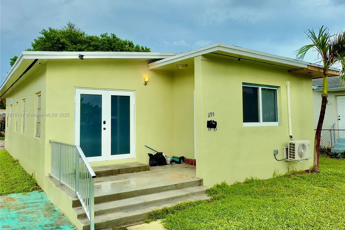 1195 NW 48th St, Miami FL 33127