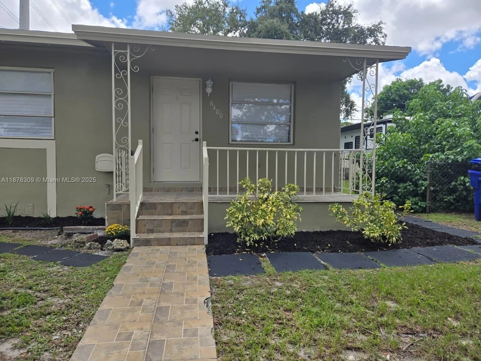 6400 Meade St, Hollywood FL 33024