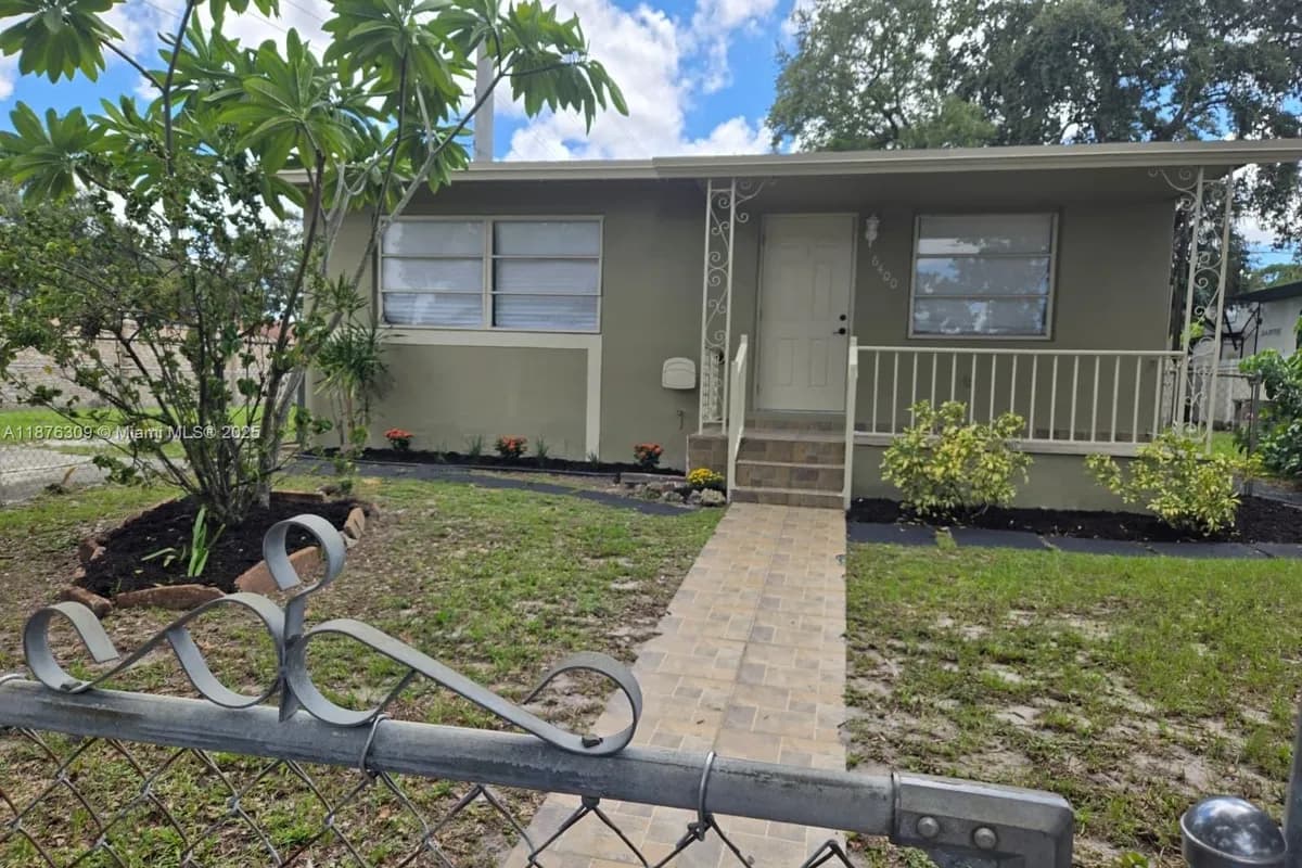 6400 Meade St, Hollywood FL 33024