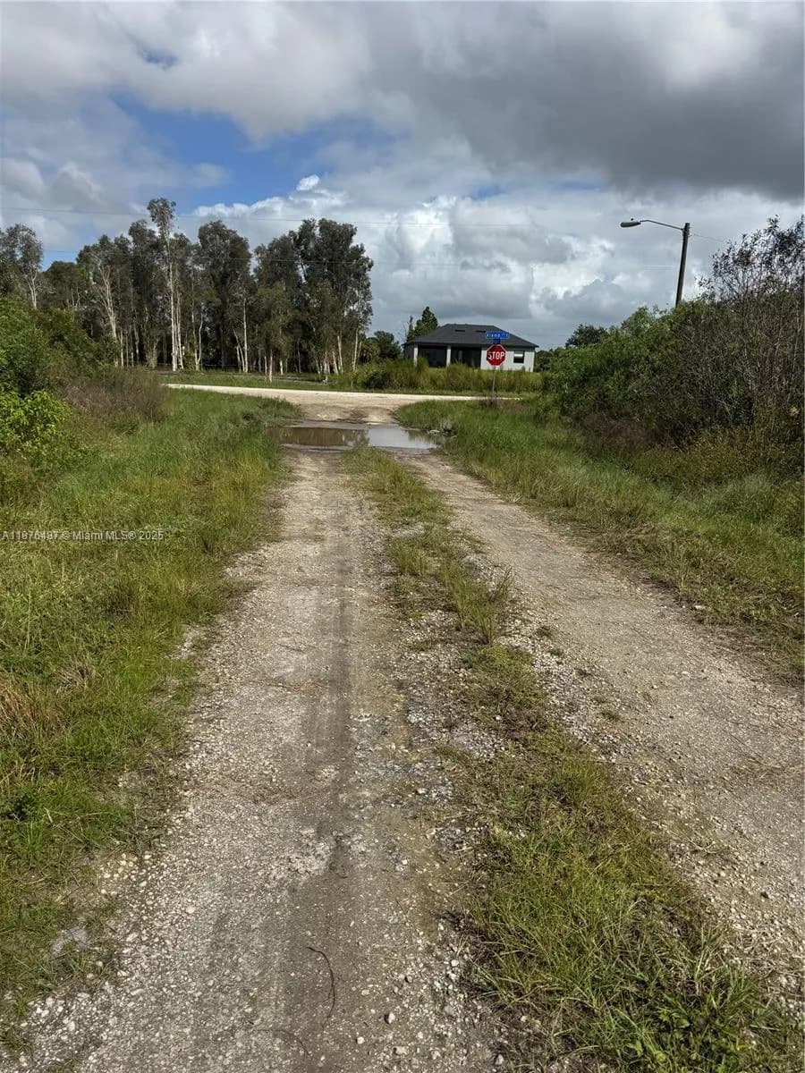 1005 PORTLAND, Lehigh Acres FL 33974