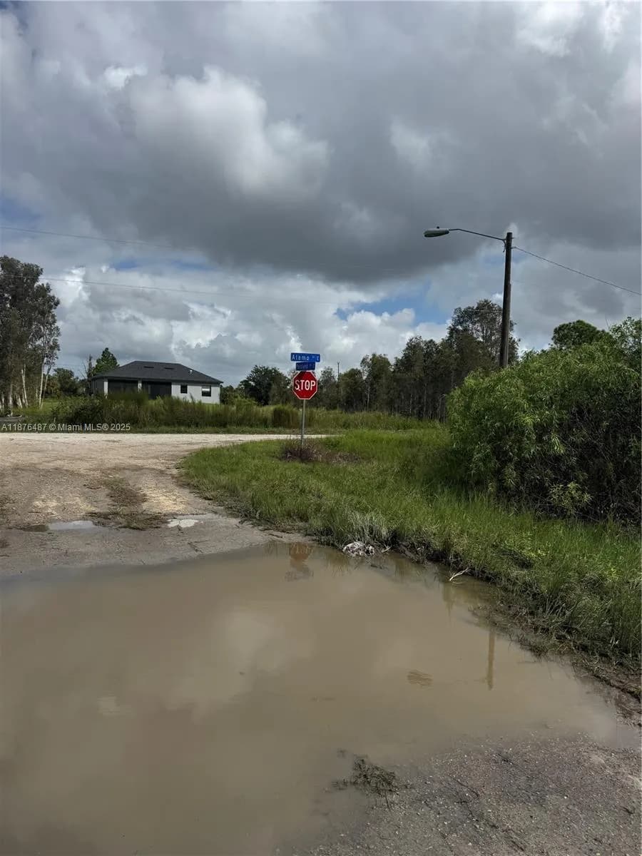 1005 PORTLAND, Lehigh Acres FL 33974