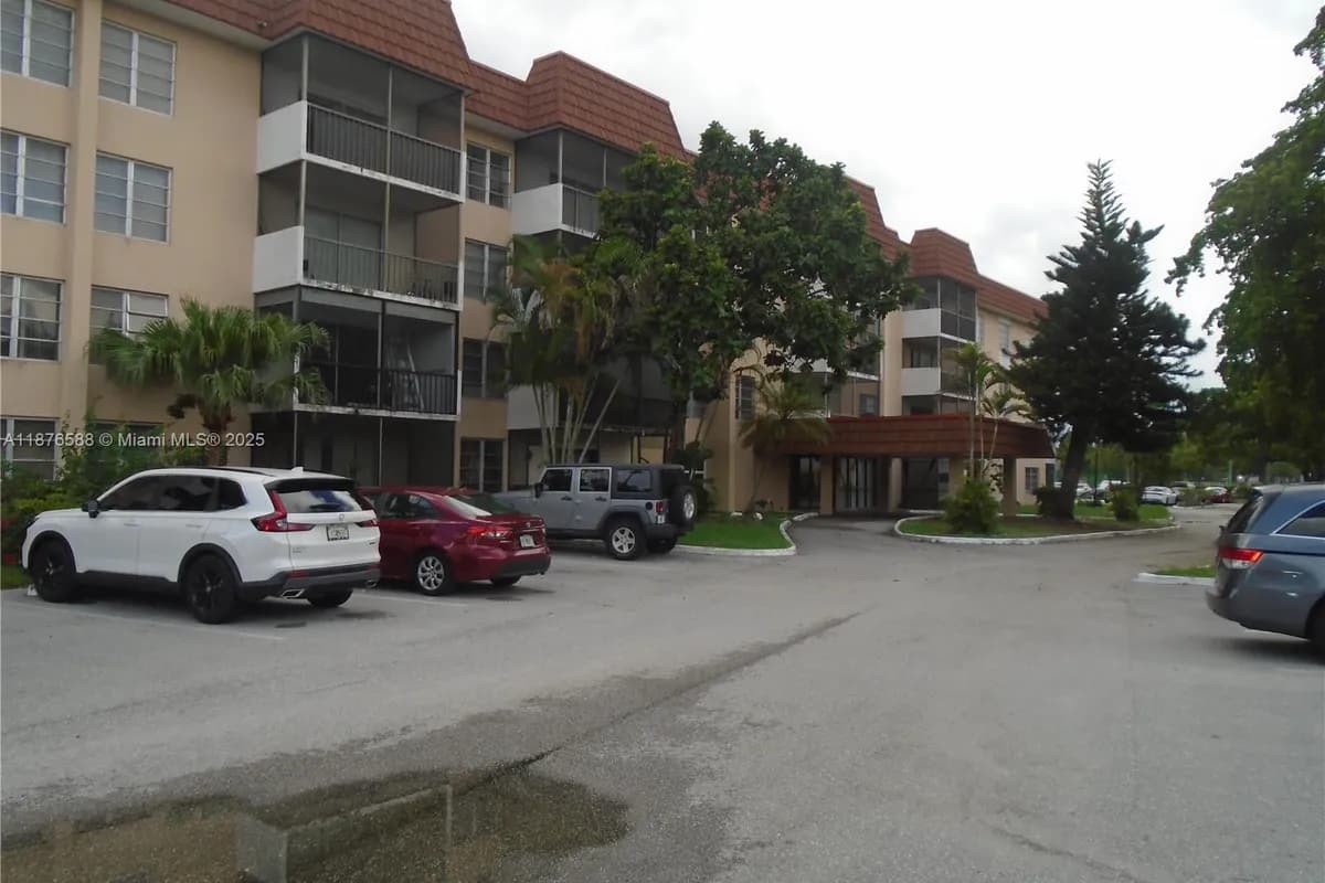 4176 INVERRARY DR # 209, Lauderhill FL 33319