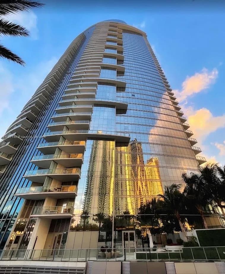 851 NE 1st Ave # 302, Miami FL 33132