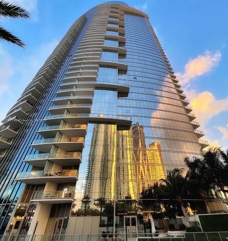 851 NE 1st Ave # 302, Miami FL 33132