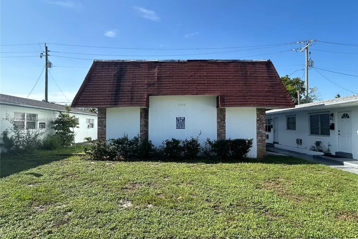 2028 Buchanan St, Hollywood FL 33020