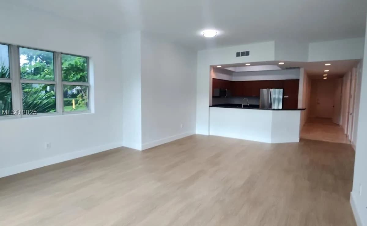 15051 Royal Oaks Ln # 106, North Miami FL 33181