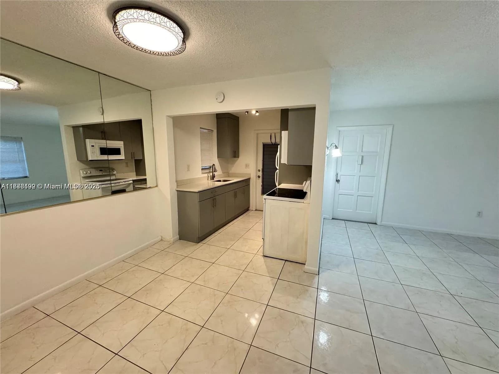 2005 Jefferson St # 205, Hollywood FL 33020
