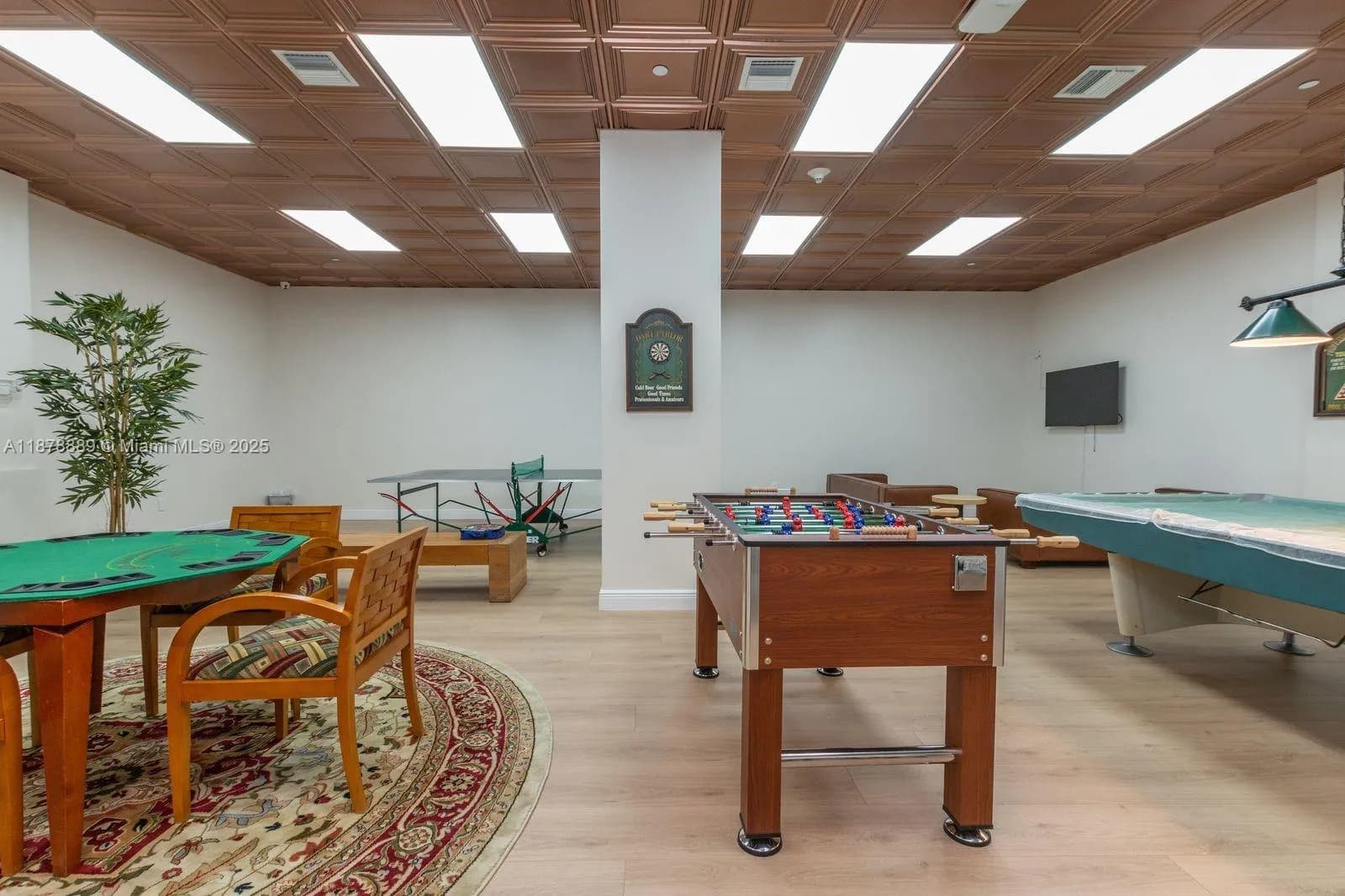 5825 Collins Ave # 2E, Miami Beach FL 33140