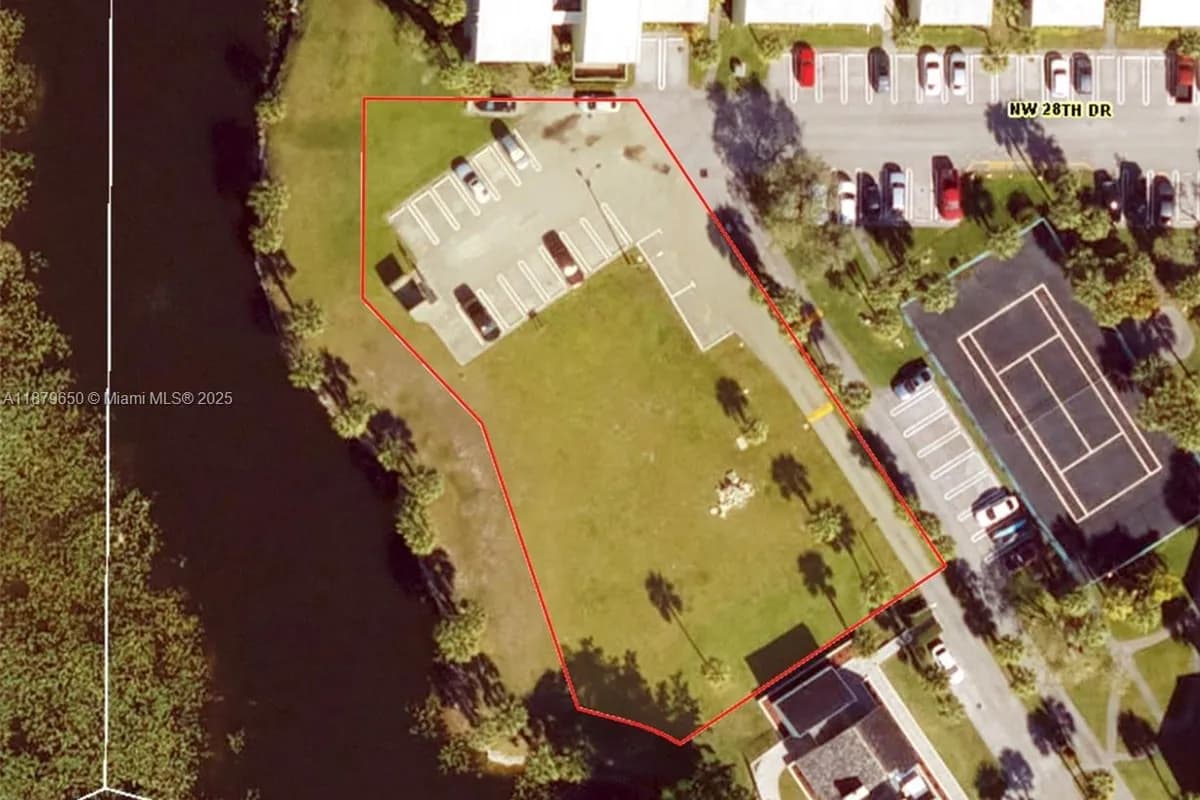 28 Nw Dr, Coral Springs FL 33065