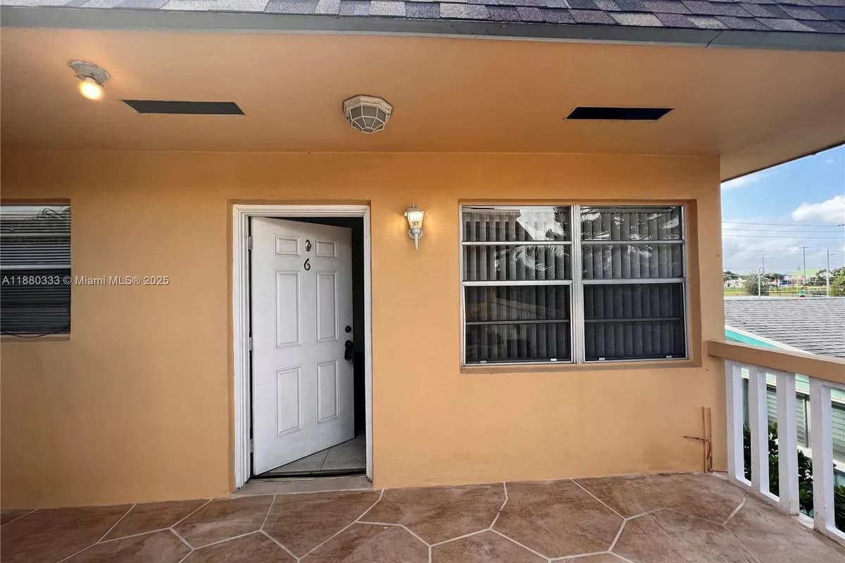 410 SE 4th Ave # 6, Hallandale Beach FL 33009
