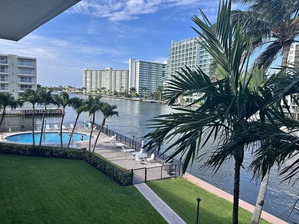 2895 NE 32nd St # 305, Fort Lauderdale FL 33306