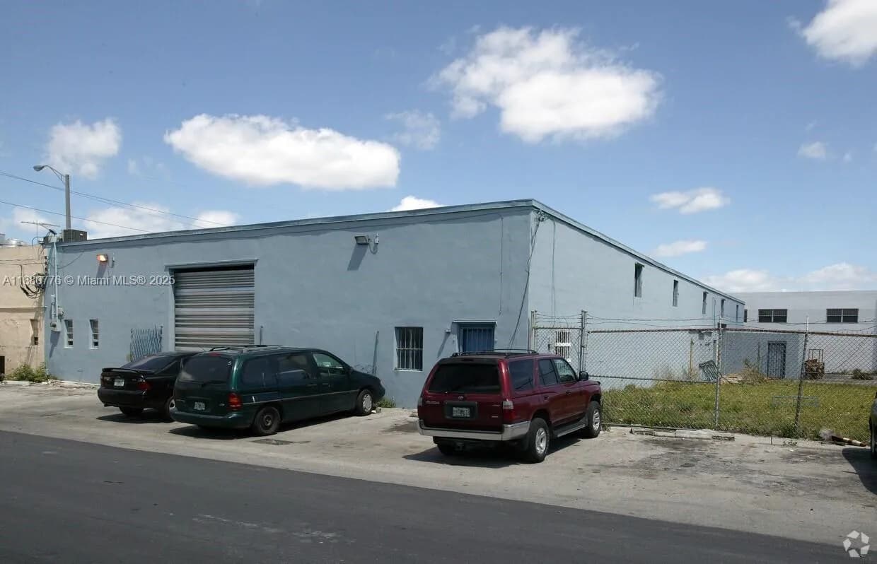 3671 NW 50th St, Hialeah FL 33142