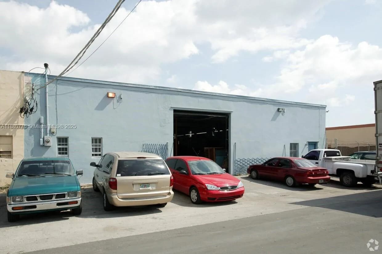 3671 NW 50th St, Hialeah FL 33142