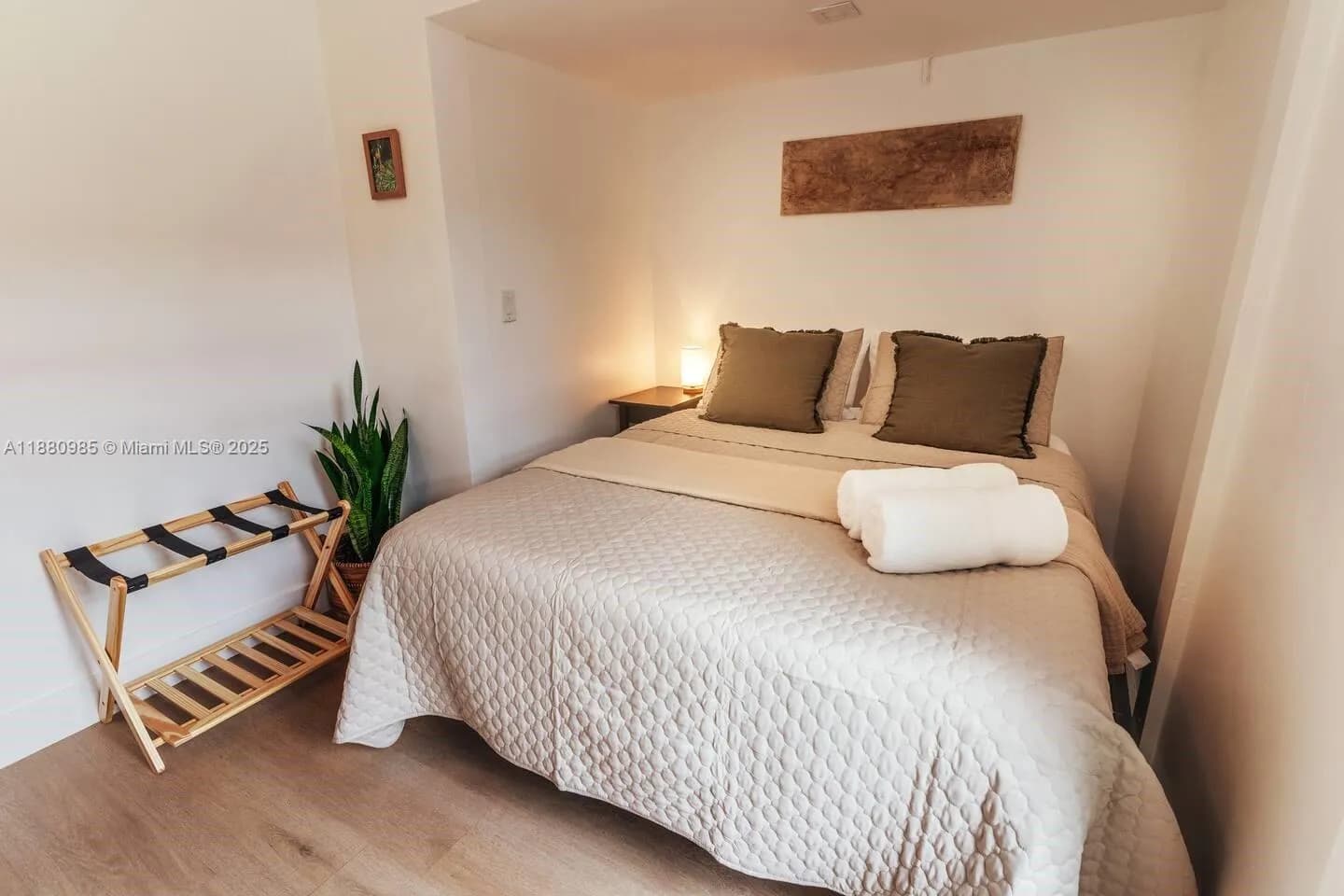 2515 NE 182nd St, North Miami Beach FL 33160