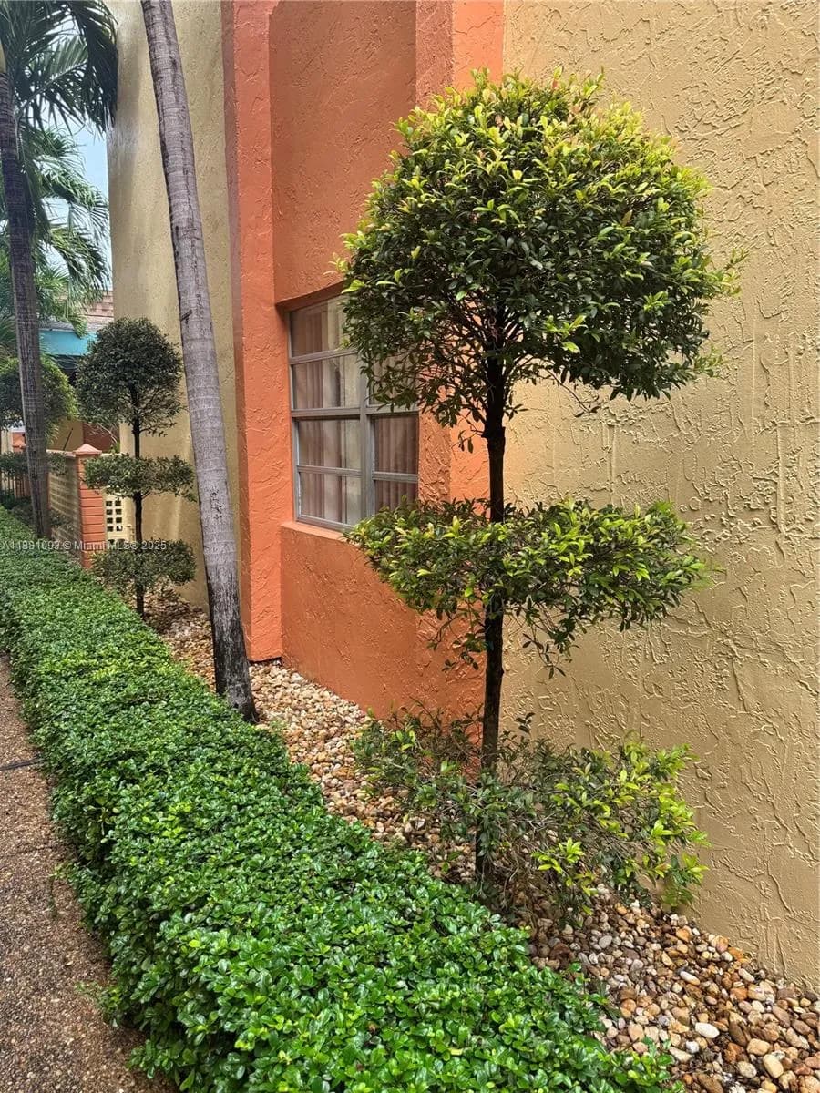 1975 W 44th Pl # 505, Hialeah FL 33012