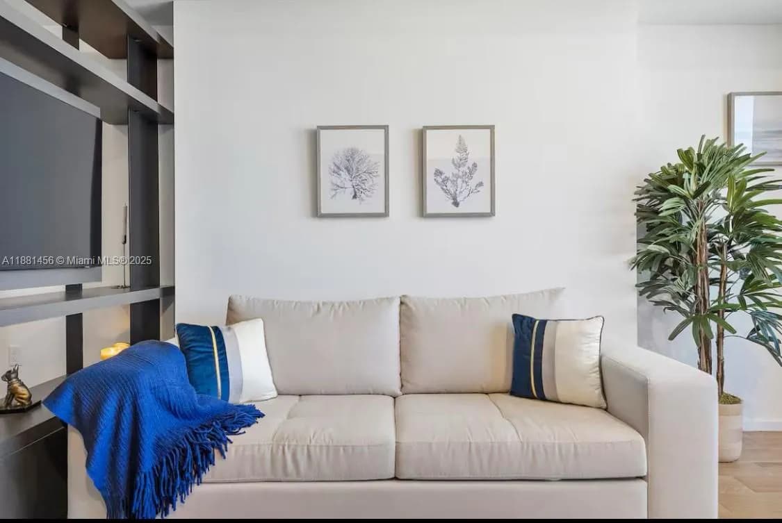 398 NE 5th St # 4004, Miami FL 33132
