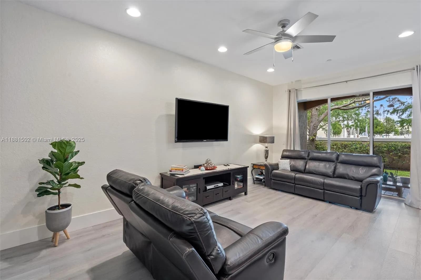 12 Nottingham Pl, Boynton Beach FL 33426