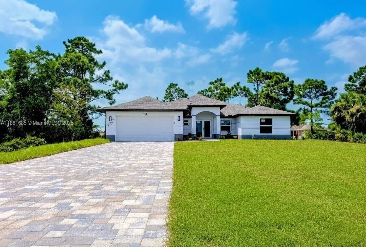 798 BELL BLVD S, Other City - In The State Of Florida FL 33974